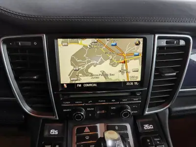 Porsche Panamera 2011 - 37500 EUR, 129500 km - AUTO.MOTO.pt - 129500km - foto 29 de 38