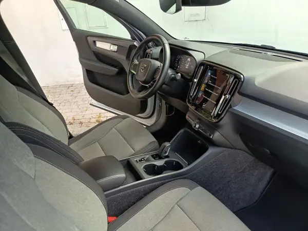 Volvo XC 40 2020 - 23990 EUR, 116700 km - AUTO.MOTO.pt - 116700km - foto 22 de 26