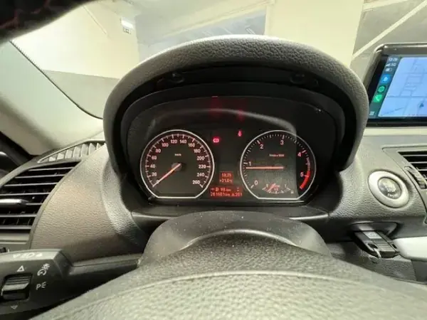 BMW 120 2009 - 11999 EUR, 261000 km - AUTO.MOTO.pt - 261000km - foto 9 de 10