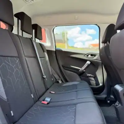 Peugeot 2008 2019 - 15900 EUR, 110000 km - AUTO.MOTO.pt - 110000km - foto 8 de 16
