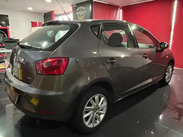 SEAT Ibiza 2017 - 8990 EUR, 267000 km - AUTO.MOTO.pt - 267000km - foto 6 de 16