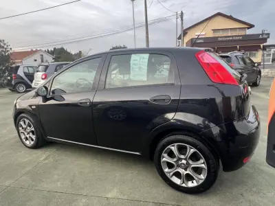 Fiat Punto 2018 - 8999 EUR, 169456 km - AUTO.MOTO.pt - 169456km - foto 7 de 16