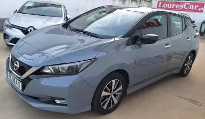 Nissan Leaf 2021 - 12000 EUR, 131000 km - AUTO.MOTO.pt - 131000km - foto 3 de 17