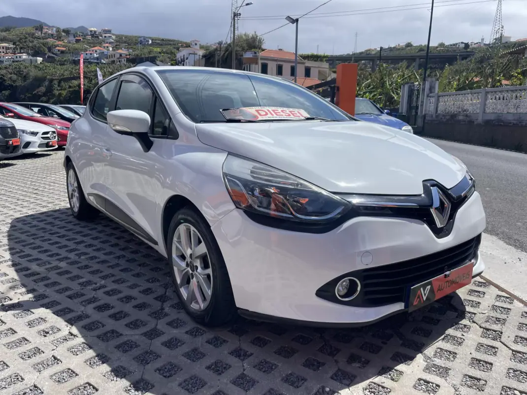 Renault Clio 2015 - 8950 EUR, 234122 km - AUTO.MOTO.pt - 234122km - foto 1 de 12