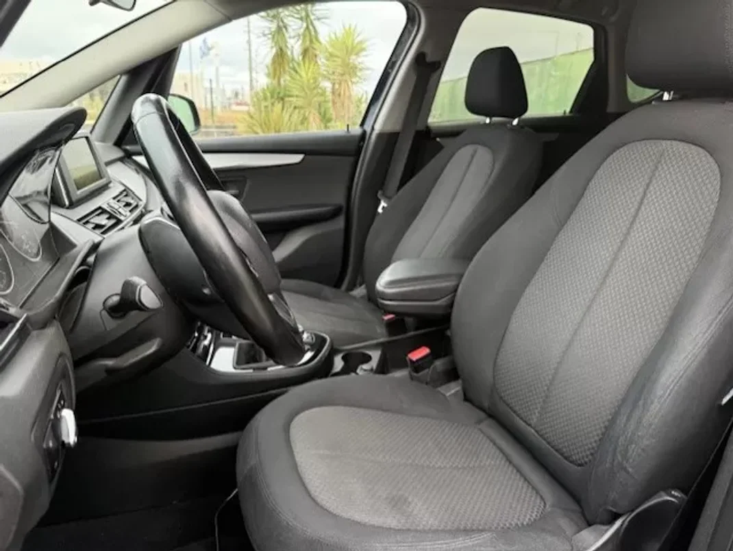 BMW 216 Active Tourer 2015 - 16000 EUR, 170700 km - AUTO.MOTO.pt - 170700km - foto 18 de 24