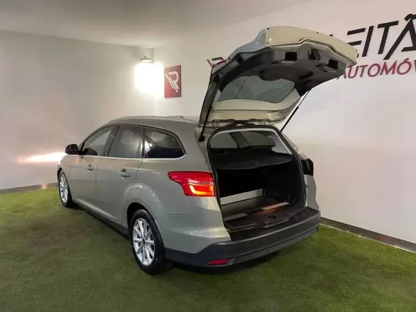 Ford Focus SW 2015 - 10750 EUR, 153000 km - AUTO.MOTO.pt - 153000km - foto 33 de 35