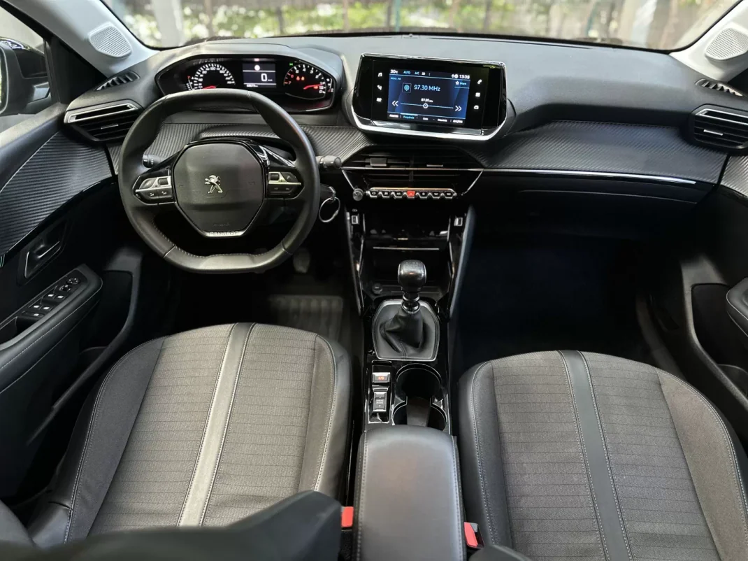 Peugeot 208 2023 - 15900 EUR, 68000 km - AUTO.MOTO.pt - 68000km - foto 7 de 24