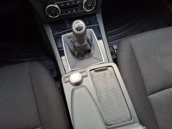 Mercedes-Benz C 200 2011 - 11500 EUR, 221260 km - AUTO.MOTO.pt - 221260km - foto 28 de 32