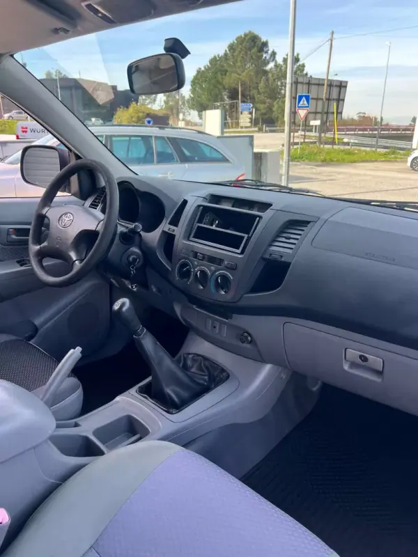 Toyota Hilux 2006 - 16500 EUR, 173266 km - AUTO.MOTO.pt - 173266km - foto 16 de 18