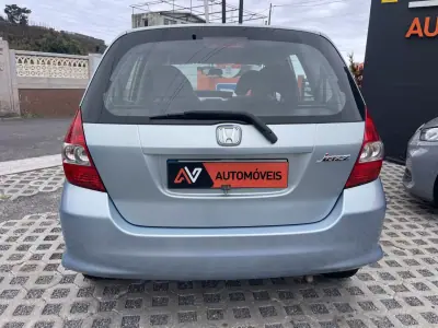 Honda Jazz 2010 - 3950 EUR, 142231 km - AUTO.MOTO.pt - 142231km - foto 6 de 12