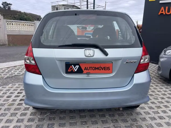 Honda Jazz 2010 - 3950 EUR, 142231 km - AUTO.MOTO.pt - 142231km - foto 6 de 12
