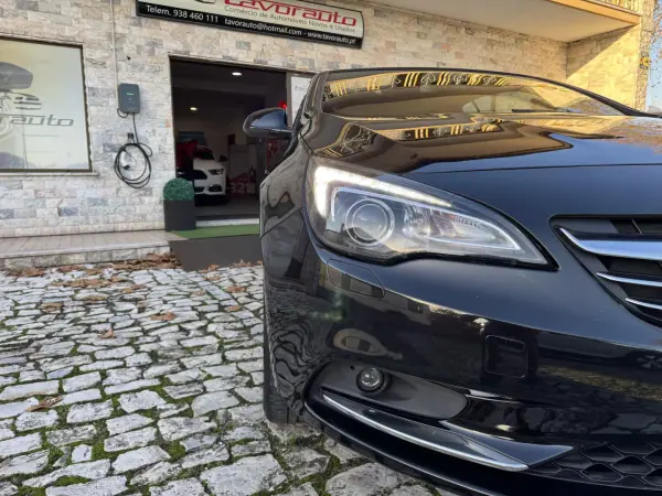 Opel Cascada 2018 - 16900 EUR, 128000 km - AUTO.MOTO.pt - 128000km - foto 22 de 43