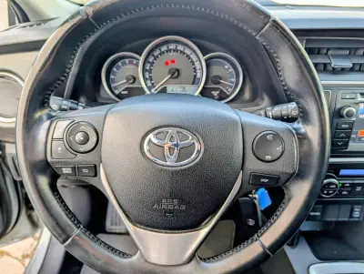 Toyota Auris Touring Sports 2014 - 8250 EUR, 285890 km - AUTO.MOTO.pt - 285890km - foto 16 de 21