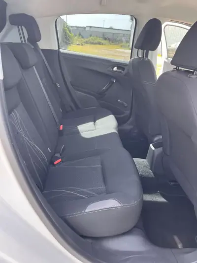 Peugeot 208 2015 - 7250 EUR, 84100 km - AUTO.MOTO.pt - 84100km - foto 8 de 19