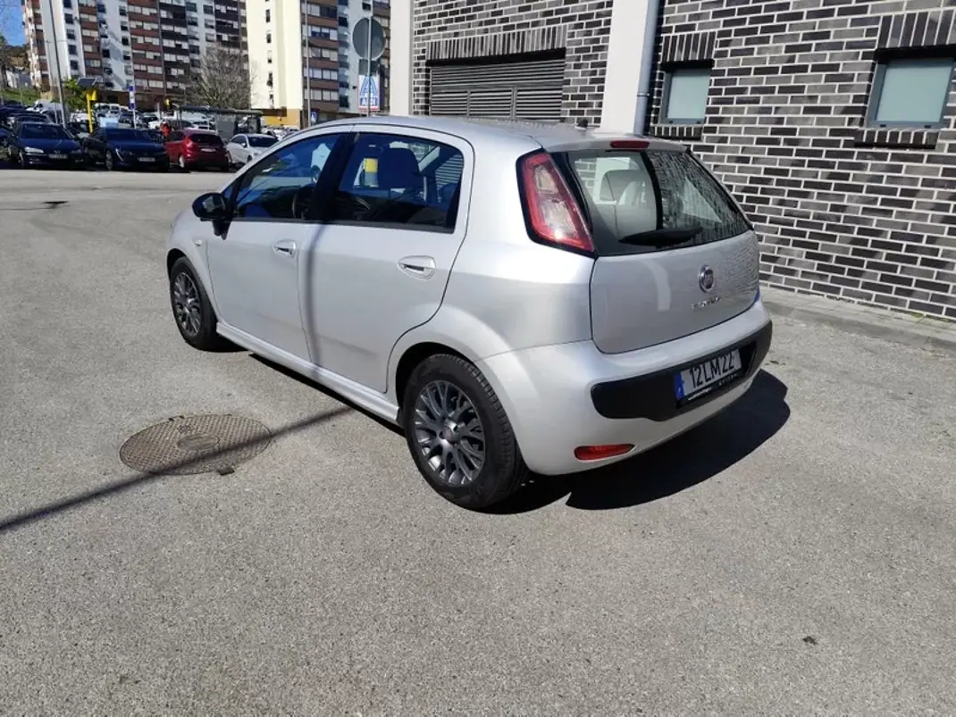 Fiat Punto Evo 2011 - 5000 EUR, 258000 km - AUTO.MOTO.pt - 258000km - foto 11 de 18