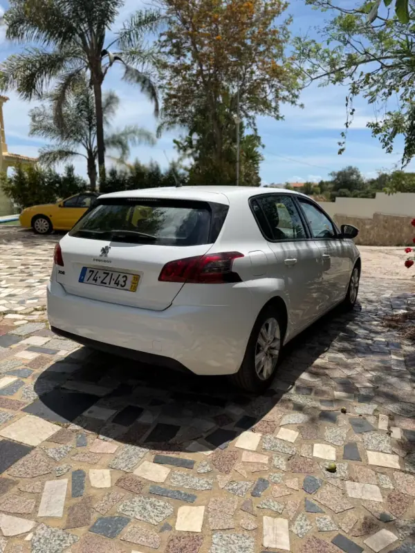 Peugeot 308 2019 - 13900 EUR, 123366 km - AUTO.MOTO.pt - 123366km - foto 6 de 9