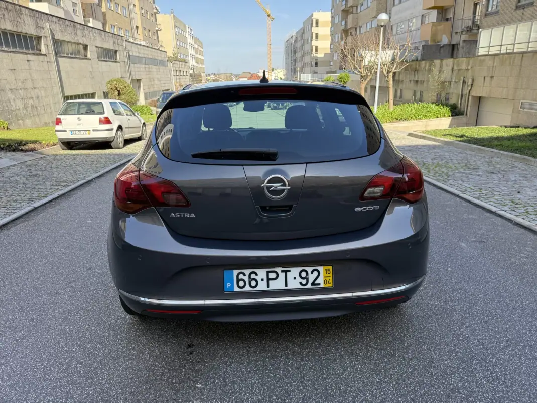 Opel Astra 2015 - 9950 EUR, 112000 km - AUTO.MOTO.pt - 112000km - foto 5 de 12