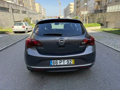 Opel Astra 2015 - 9950 EUR, 112000 km - AUTO.MOTO.pt - 112000km - foto 5 de 12