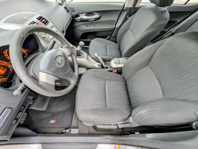 Toyota Auris 2009 - 4750 EUR, 291081 km - 291081km - foto 14 de 17