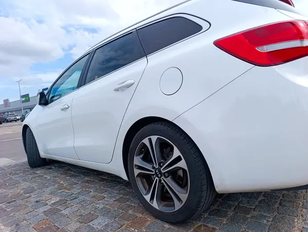 Kia Ceed SW 2016 - 11990 EUR, 86000 km - AUTO.MOTO.pt - 86000km - foto 3 de 8