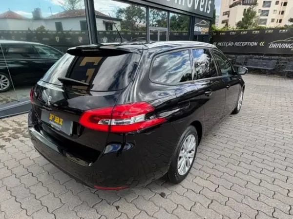 Peugeot 308 SW 2020 - 14900 EUR, 76690 km - AUTO.MOTO.pt - 76690km - foto 8 de 12