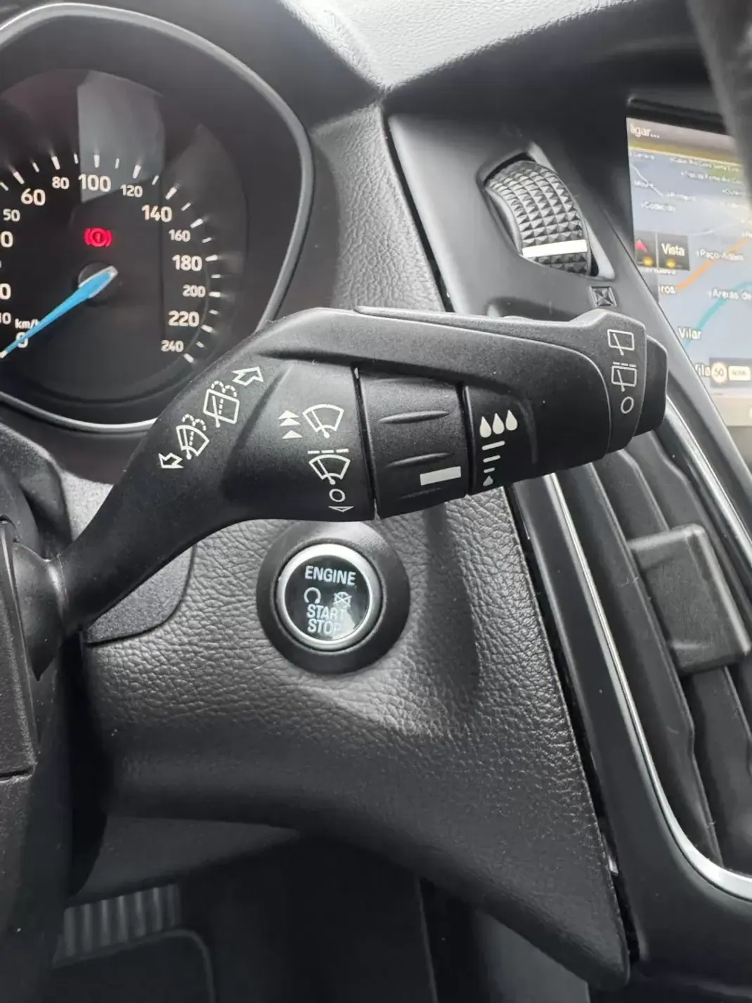 Ford Focus 2015 - 9990 EUR, 123000 km - AUTO.MOTO.pt - 123000km - foto 19 de 31