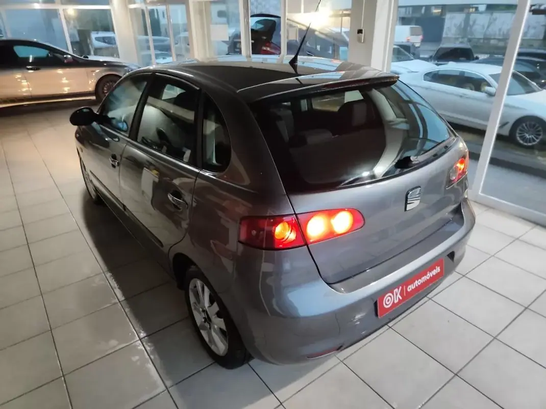 SEAT Ibiza 2007 - 3950 EUR, 300900 km - AUTO.MOTO.pt - 300900km - foto 8 de 30