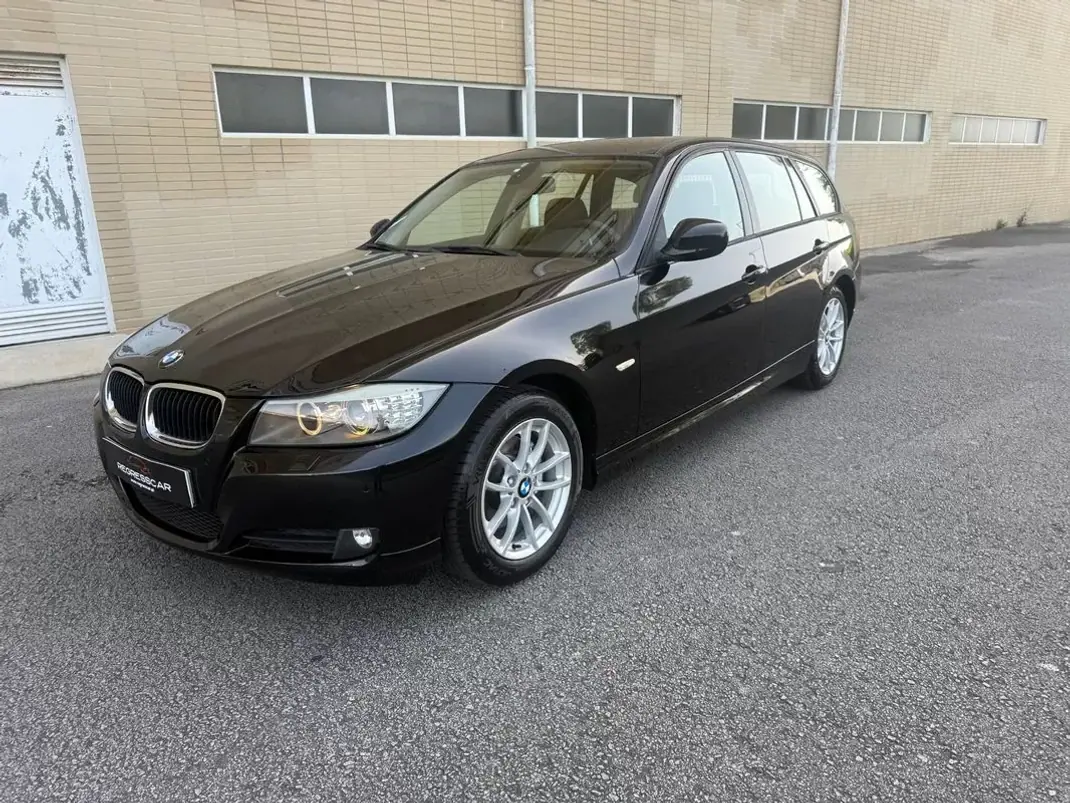 BMW 316 2010 - 8990 EUR, 215000 km - AUTO.MOTO.pt - 215000km - foto 1 de 27