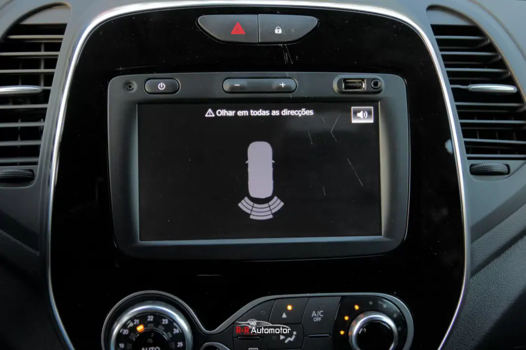 Renault Captur 2019 - 14800 EUR, 98000 km - AUTO.MOTO.pt - 98000km - foto 19 de 27