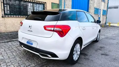Citroën DS5 2015 - 10900 EUR, 175000 km - AUTO.MOTO.pt - 175000km - foto 14 de 17