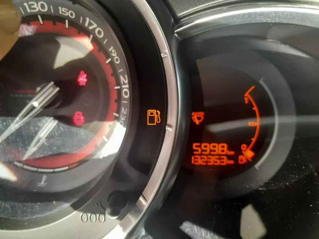 Citroën DS3 2012 - 16900 EUR, 132000 km - AUTO.MOTO.pt - 132000km - foto 9 de 17