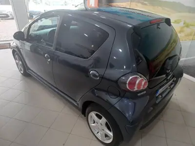 Toyota Aygo 2011 - 6790 EUR, 110561 km - AUTO.MOTO.pt - 110561km - foto 7 de 33