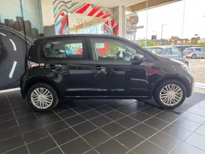 Volkswagen Up! 2017 - 8900 EUR, 142000 km - 142000km - foto 3 de 16