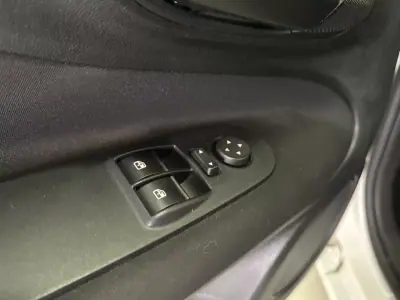 Fiat Punto 2017 - 7950 EUR, 77357 km - AUTO.MOTO.pt - 77357km - foto 29 de 31