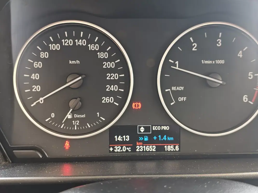 BMW 116 2011 - 11000 EUR, 231000 km - 231000km - foto 21 de 26