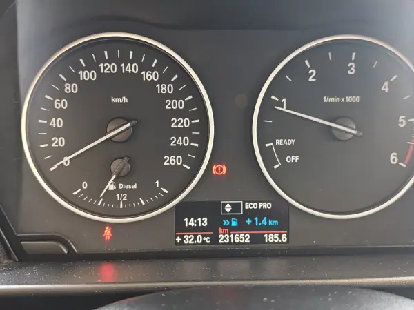 BMW 116 2011 - 11000 EUR, 231000 km - AUTO.MOTO.pt - 231000km - foto 21 de 26