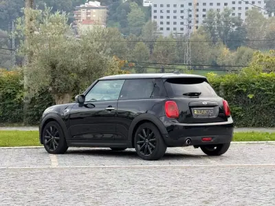 MINI Cooper 2017 - 14999 EUR, 131500 km - AUTO.MOTO.pt - 131500km - foto 22 de 30