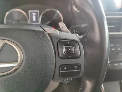 Lexus IS 300H 2017 - 25900 EUR, 68000 km - AUTO.MOTO.pt - 68000km - foto 30 de 38