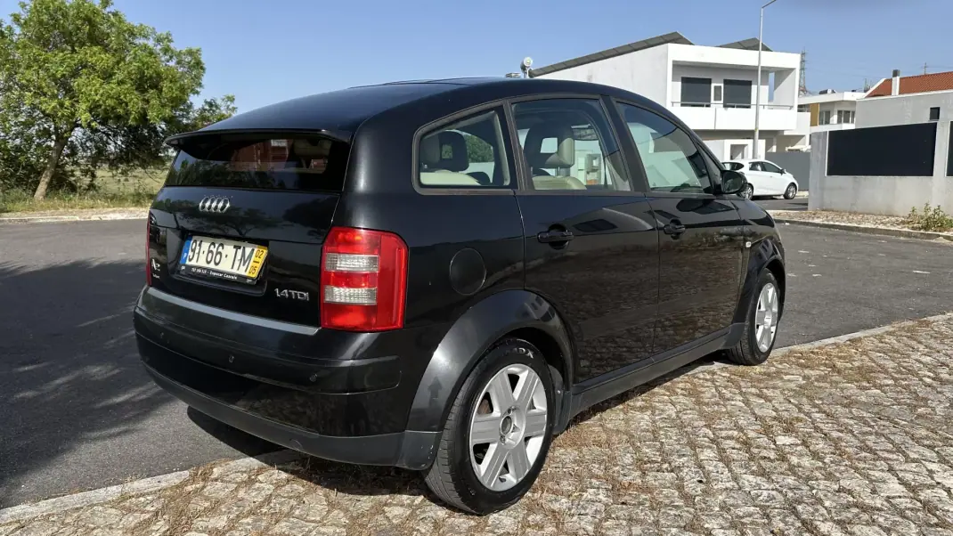 Audi A2 2002 - 3250 EUR, 380000 km - AUTO.MOTO.pt - 380000km - foto 7 de 10