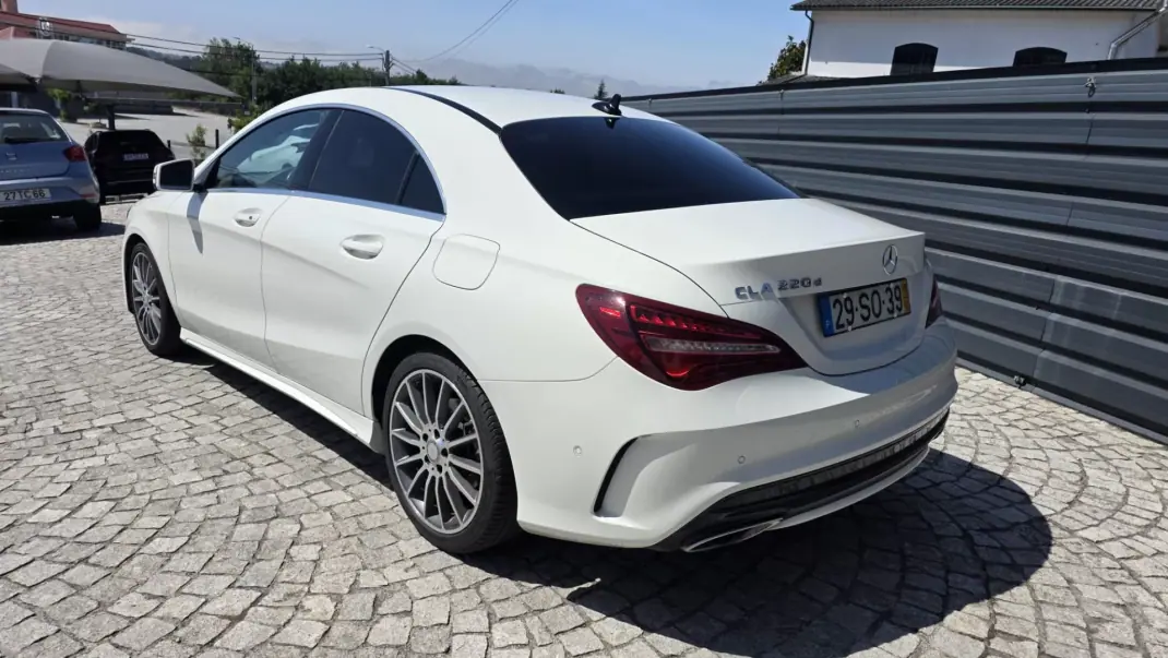 Mercedes-Benz CLA 220 2017 - 21990 EUR, 169000 km - AUTO.MOTO.pt - 169000km - foto 2 de 7