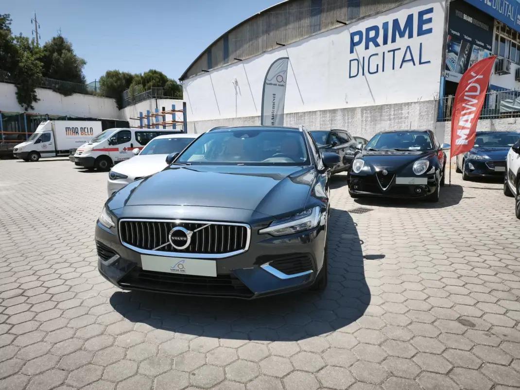 Volvo V60 2019 - 24900 EUR, 182000 km - AUTO.MOTO.pt - 182000km - foto 1 de 25