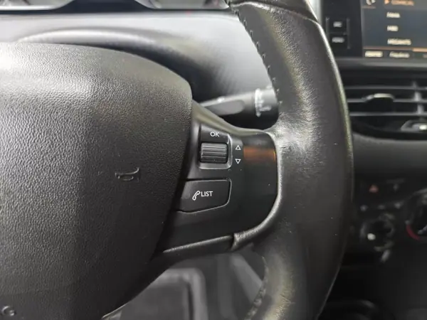 Peugeot 2008 2018 - 10399 EUR, 110600 km - AUTO.MOTO.pt - 110600km - foto 27 de 38