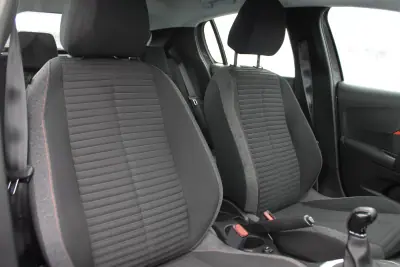 Peugeot 208 2022 - 16750 EUR, 121000 km - AUTO.MOTO.pt - 121000km - foto 13 de 18