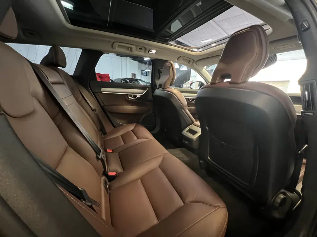 Volvo V90 2018 - 27490 EUR, 160000 km - AUTO.MOTO.pt - 160000km - foto 19 de 53