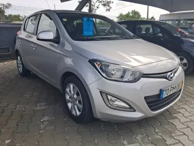 Hyundai i20 2015 - 8500 EUR, 90000 km - AUTO.MOTO.pt - 90000km - foto 4 de 13