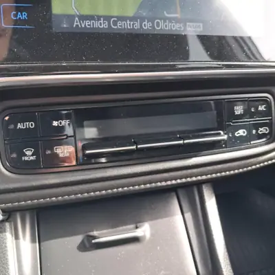 Toyota Auris 2018 - 14990 EUR, 120000 km - AUTO.MOTO.pt - 120000km - foto 11 de 13