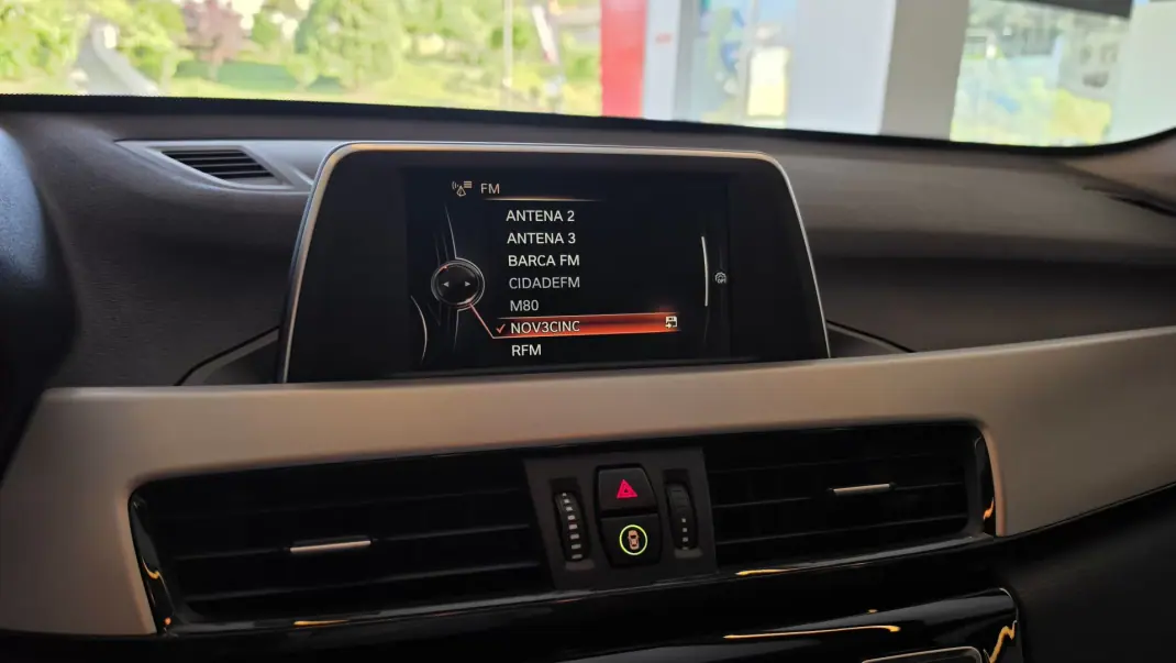 BMW X1 2016 - 22500 EUR, 76896 km - AUTO.MOTO.pt - 76896km - foto 40 de 61