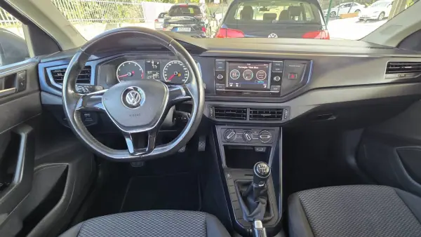 Volkswagen Polo 2018 - 11890 EUR, 88000 km - AUTO.MOTO.pt - 88000km - foto 15 de 31
