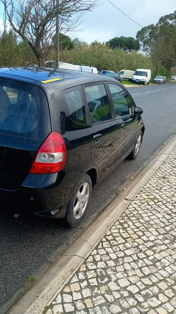 Honda Jazz 2007 - 3600 EUR, 233000 km - AUTO.MOTO.pt - 233000km - foto 4 de 4