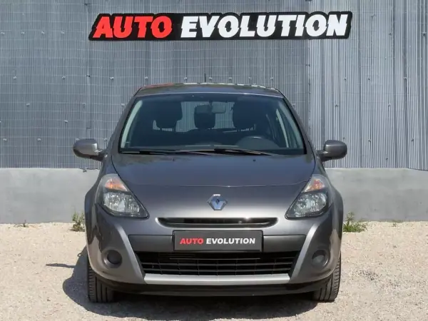 Renault Clio 2011 - 6450 EUR, 160000 km - AUTO.MOTO.pt - 160000km - foto 13 de 13